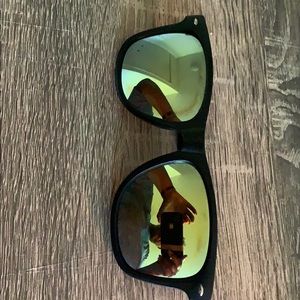 Polarized sunglasses